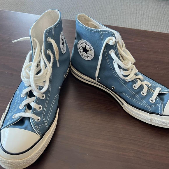 Pair of great looking chucks barely worn. - Picture 6 of 6